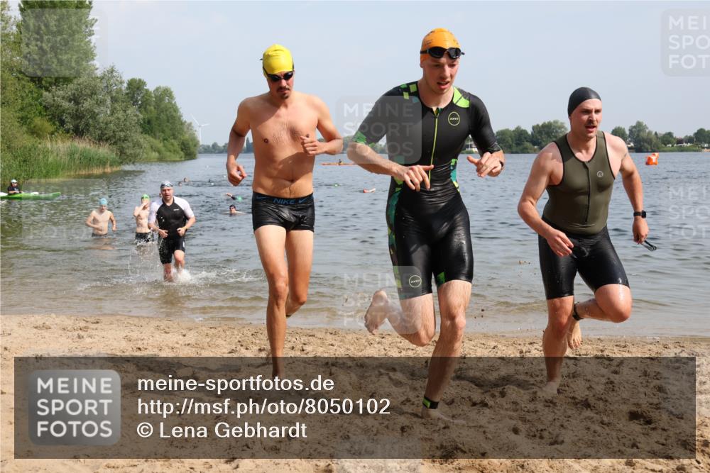 15.06.2025 - 27. Vierlanden-Triathlon Lena Gebhardt http://msf.ph/oto/8050102 15.06.2025 09:56:37 Schwimmen 254, 275, 276, 281, 286, 320, 341 meine-sportfotos.de
