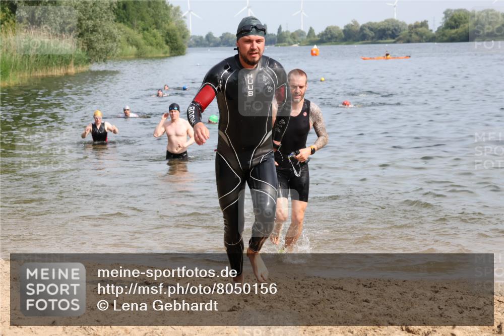 15.06.2025 - 27. Vierlanden-Triathlon Lena Gebhardt http://msf.ph/oto/8050156 15.06.2025 09:56:49 Schwimmen 258, 275, 281, 301, 320, 325 meine-sportfotos.de