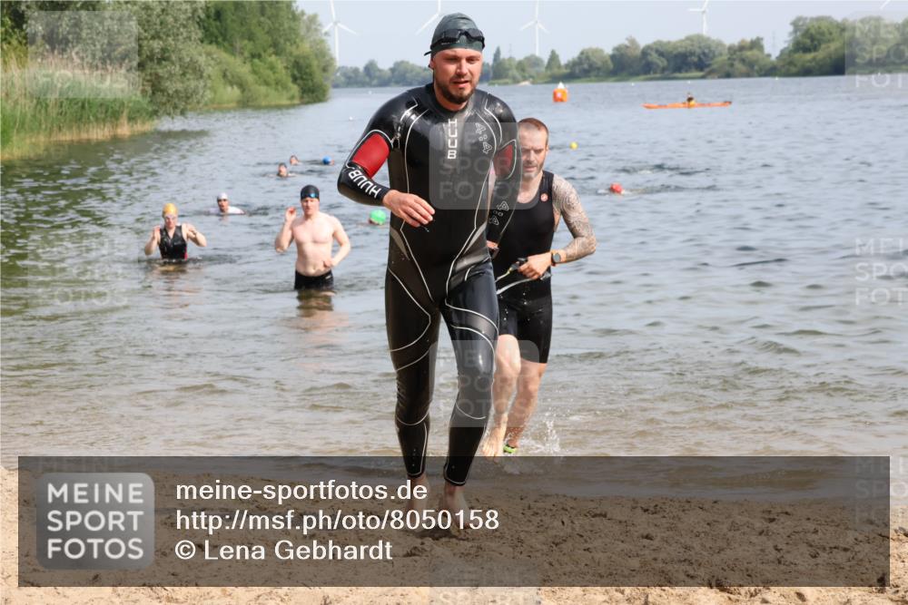 15.06.2025 - 27. Vierlanden-Triathlon Lena Gebhardt http://msf.ph/oto/8050158 15.06.2025 09:56:49 Schwimmen 258, 275, 281, 301, 320, 325 meine-sportfotos.de