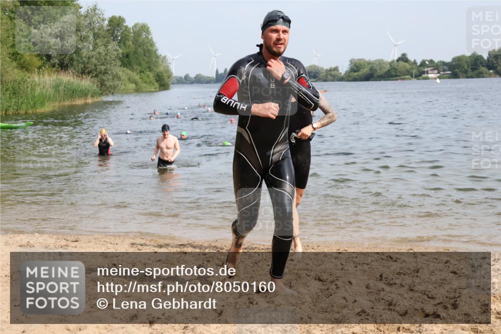 15.06.2025 - 27. Vierlanden-Triathlon Lena Gebhardt http://msf.ph/oto/8050160 15.06.2025 09:56:49 Schwimmen 258, 275, 281, 301, 320, 325 meine-sportfotos.de