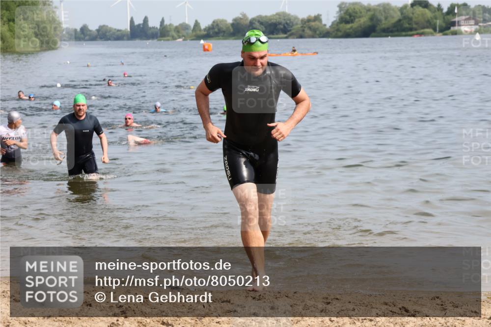 15.06.2025 - 27. Vierlanden-Triathlon Lena Gebhardt http://msf.ph/oto/8050213 15.06.2025 09:57:07 Schwimmen 263, 296, 325, 1399 meine-sportfotos.de