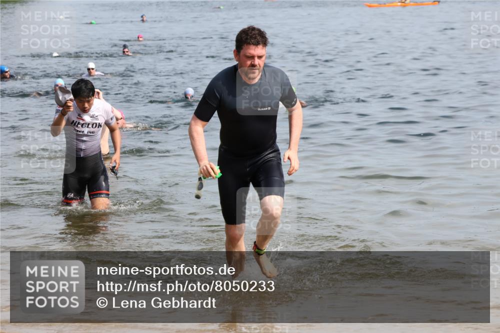 15.06.2025 - 27. Vierlanden-Triathlon Lena Gebhardt http://msf.ph/oto/8050233 15.06.2025 09:57:12 Schwimmen 263, 293, 296, 343, 1399 meine-sportfotos.de