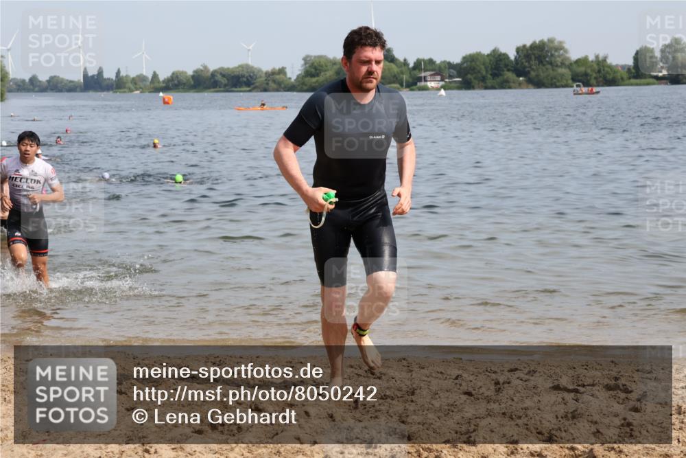 15.06.2025 - 27. Vierlanden-Triathlon Lena Gebhardt http://msf.ph/oto/8050242 15.06.2025 09:57:14 Schwimmen 263, 293, 296, 343 meine-sportfotos.de