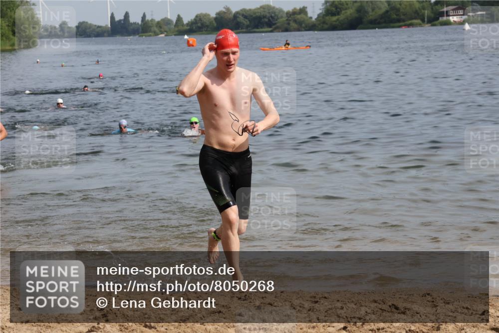 15.06.2025 - 27. Vierlanden-Triathlon Lena Gebhardt http://msf.ph/oto/8050268 15.06.2025 09:57:20 Schwimmen 263, 293, 296, 324, 343 meine-sportfotos.de