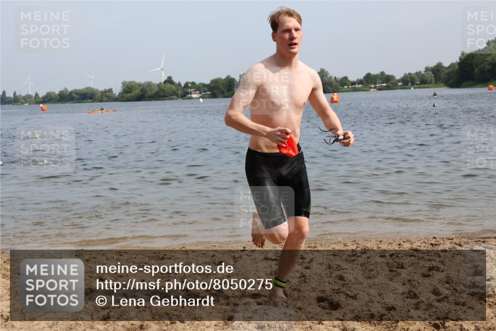 15.06.2025 - 27. Vierlanden-Triathlon Lena Gebhardt http://msf.ph/oto/8050275 15.06.2025 09:57:21 Schwimmen 293, 296, 309, 324, 343 meine-sportfotos.de