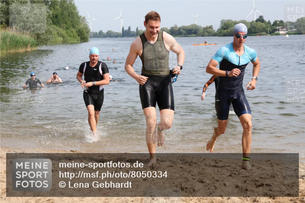 15.06.2025 - 27. Vierlanden-Triathlon Lena Gebhardt http://msf.ph/oto/8050334 15.06.2025 09:57:37 Schwimmen 287, 298, 309, 324, 340, 827 meine-sportfotos.de