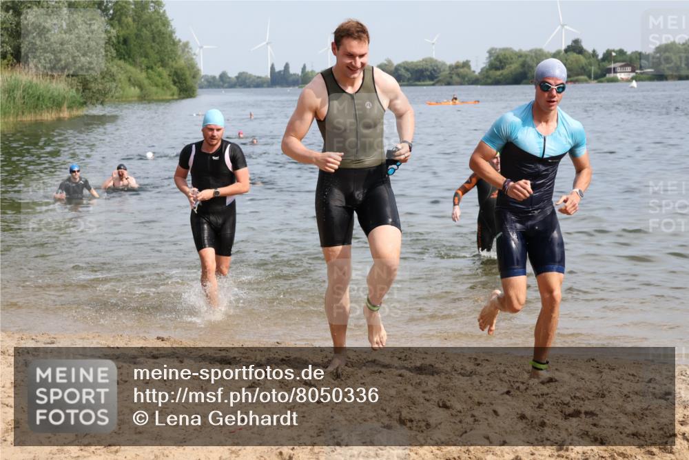 15.06.2025 - 27. Vierlanden-Triathlon Lena Gebhardt http://msf.ph/oto/8050336 15.06.2025 09:57:37 Schwimmen 287, 298, 309, 324, 340, 827 meine-sportfotos.de
