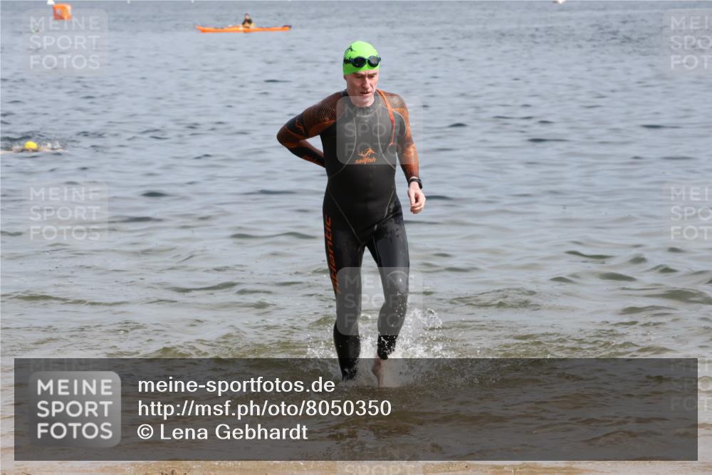 15.06.2025 - 27. Vierlanden-Triathlon Lena Gebhardt http://msf.ph/oto/8050350 15.06.2025 09:57:41 Schwimmen 287, 291, 298, 309, 330, 340, 827 meine-sportfotos.de