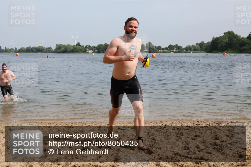 15.06.2025 - 27. Vierlanden-Triathlon Lena Gebhardt http://msf.ph/oto/8050435 15.06.2025 09:58:09 Schwimmen 289, 321, 360 meine-sportfotos.de
