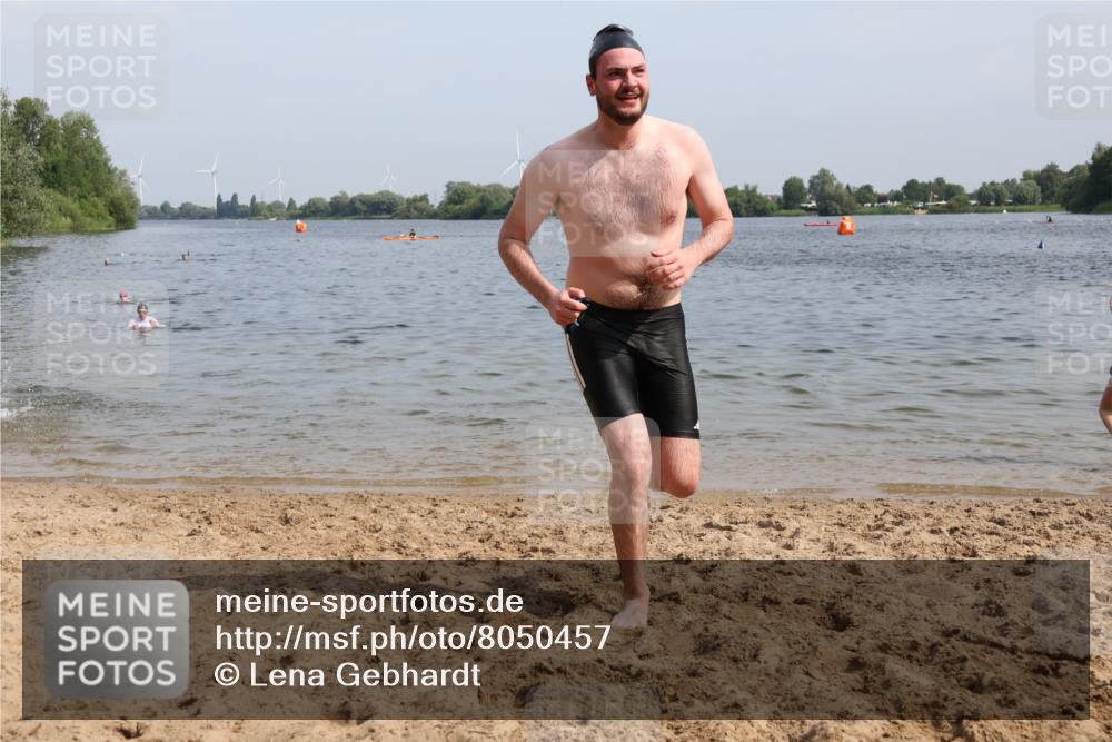 15.06.2025 - 27. Vierlanden-Triathlon Lena Gebhardt http://msf.ph/oto/8050457 15.06.2025 09:58:13 Schwimmen 289, 321, 360 meine-sportfotos.de