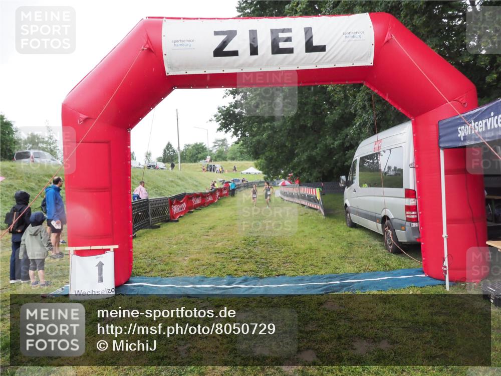 21.06.2025 - 27. Vierlanden-Triathlon MichiJ http://msf.ph/oto/8050729 15.06.2026 15:11:58 Ziel 1362 meine-sportfotos.de