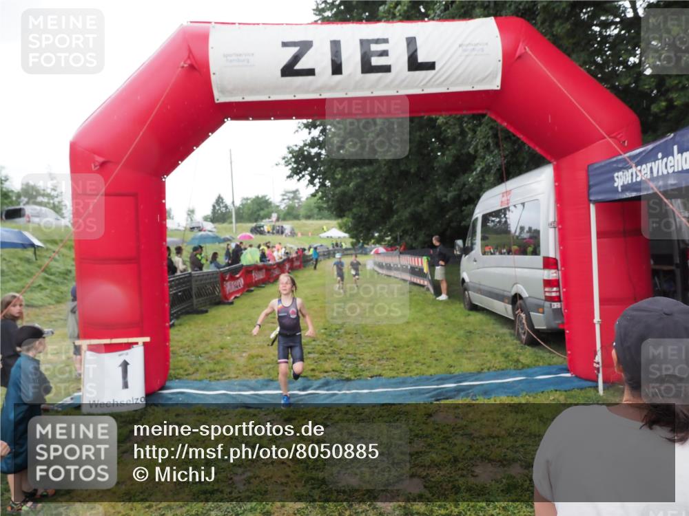 21.06.2025 - 27. Vierlanden-Triathlon MichiJ http://msf.ph/oto/8050885 15.06.2026 15:14:20 Ziel 1376, 1386 meine-sportfotos.de