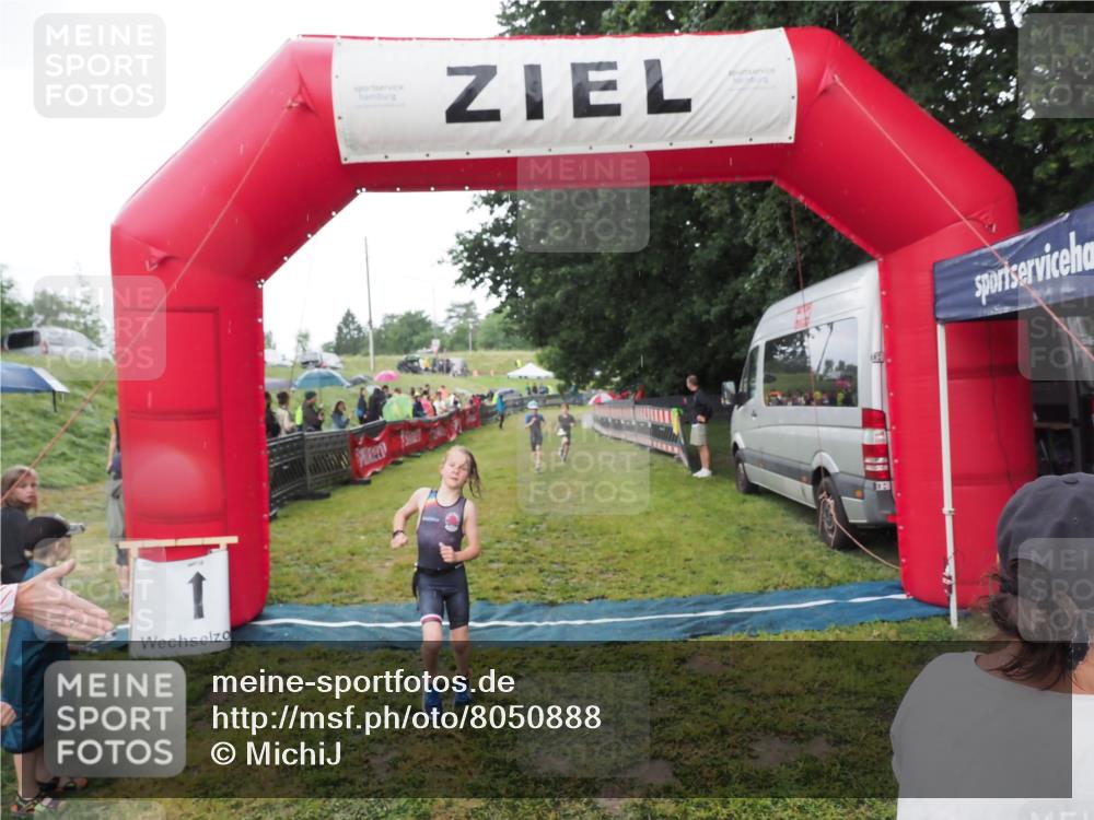 21.06.2025 - 27. Vierlanden-Triathlon MichiJ http://msf.ph/oto/8050888 15.06.2026 15:14:20 Ziel 1376, 1386 meine-sportfotos.de