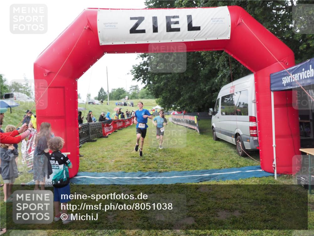 21.06.2025 - 27. Vierlanden-Triathlon MichiJ http://msf.ph/oto/8051038 15.06.2026 15:16:04 Ziel 1325, 1331, 1349, 1375 meine-sportfotos.de