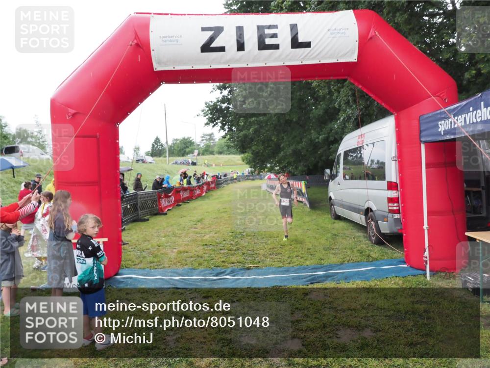 21.06.2025 - 27. Vierlanden-Triathlon MichiJ http://msf.ph/oto/8051048 15.06.2026 15:16:08 Ziel 1325, 1331, 1349, 1375 meine-sportfotos.de