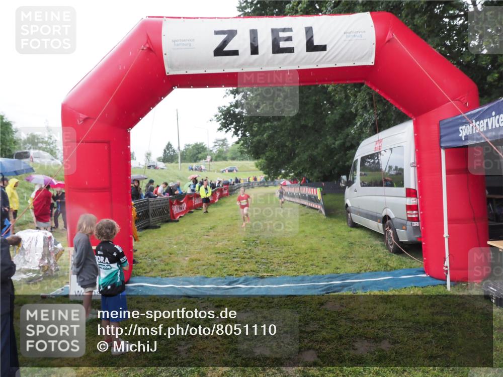 21.06.2025 - 27. Vierlanden-Triathlon MichiJ http://msf.ph/oto/8051110 15.06.2026 15:17:26 Ziel 1378, 1391 meine-sportfotos.de