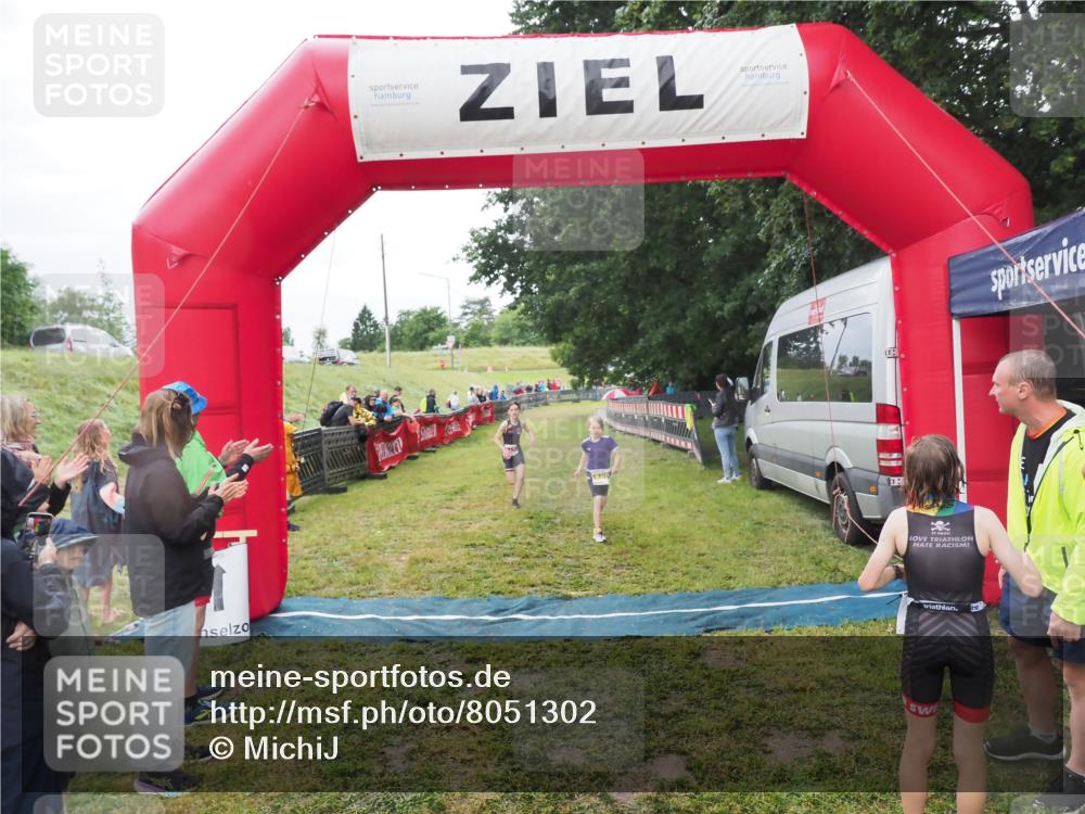 21.06.2025 - 27. Vierlanden-Triathlon MichiJ http://msf.ph/oto/8051302 15.06.2026 15:21:47 Ziel 1339, 1353, 1390 meine-sportfotos.de