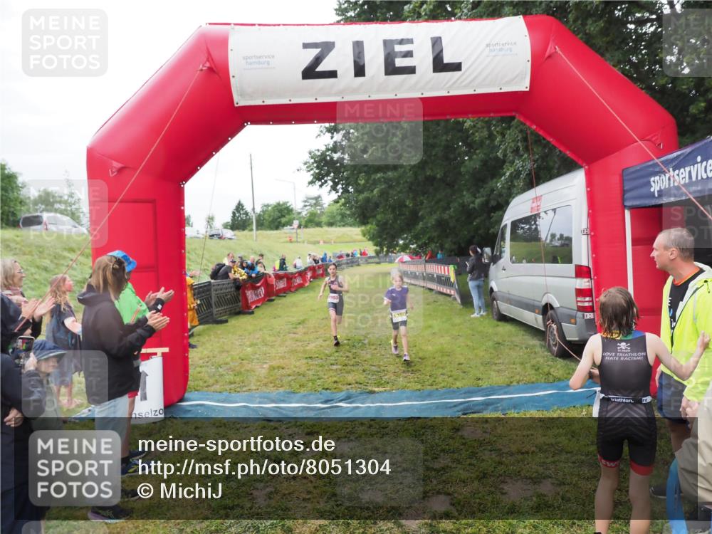 21.06.2025 - 27. Vierlanden-Triathlon MichiJ http://msf.ph/oto/8051304 15.06.2026 15:21:47 Ziel 1339, 1353, 1390 meine-sportfotos.de