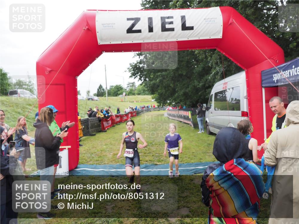 21.06.2025 - 27. Vierlanden-Triathlon MichiJ http://msf.ph/oto/8051312 15.06.2026 15:21:48 Ziel 1339, 1353, 1390 meine-sportfotos.de