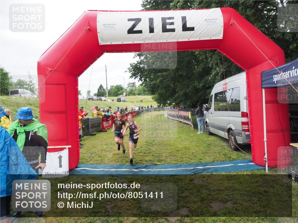 21.06.2025 - 27. Vierlanden-Triathlon MichiJ http://msf.ph/oto/8051411 15.06.2026 15:25:00 Ziel 1352, 1370 meine-sportfotos.de