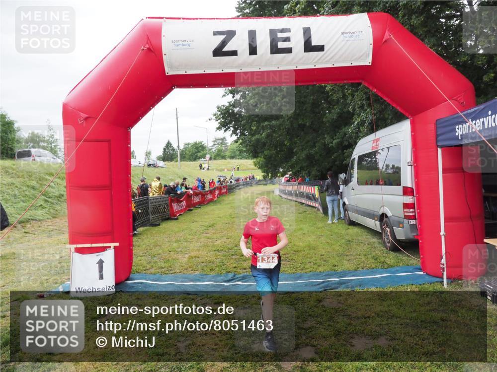21.06.2025 - 27. Vierlanden-Triathlon MichiJ http://msf.ph/oto/8051463 15.06.2026 15:26:21 Ziel 1344 meine-sportfotos.de