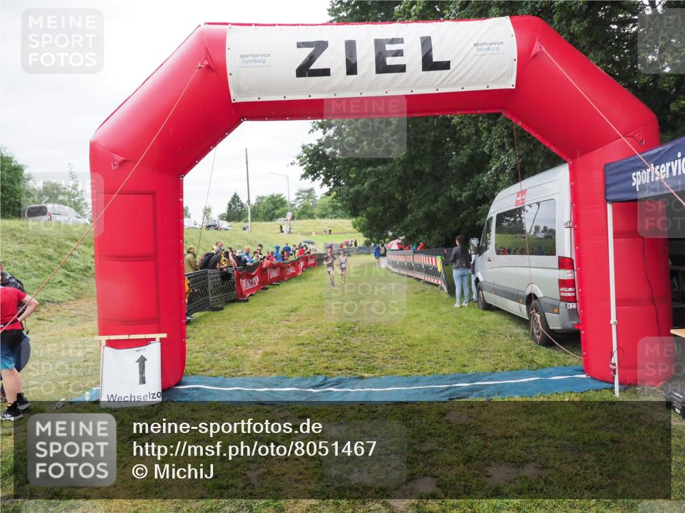 21.06.2025 - 27. Vierlanden-Triathlon MichiJ http://msf.ph/oto/8051467 15.06.2026 15:26:34 Ziel 1335, 1364 meine-sportfotos.de
