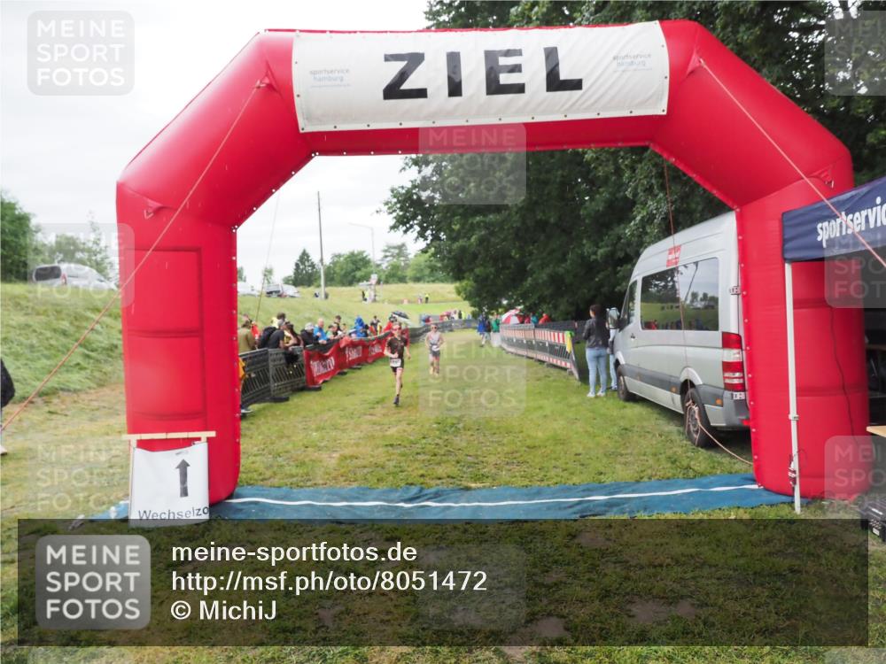21.06.2025 - 27. Vierlanden-Triathlon MichiJ http://msf.ph/oto/8051472 15.06.2026 15:26:35 Ziel 1335, 1364 meine-sportfotos.de