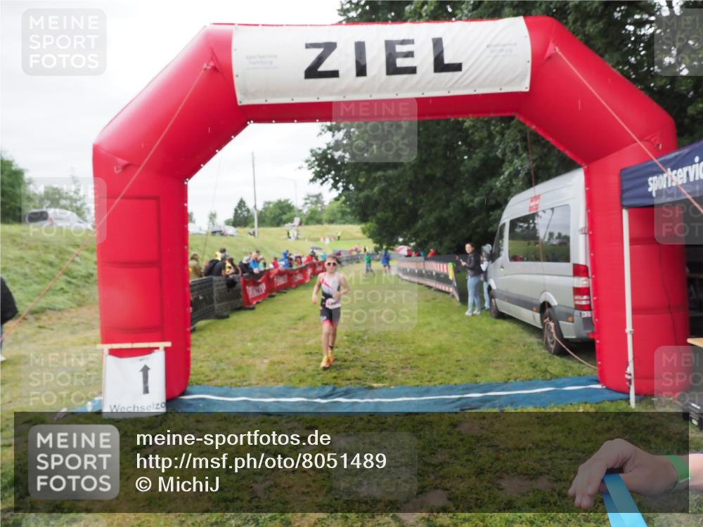 21.06.2025 - 27. Vierlanden-Triathlon MichiJ http://msf.ph/oto/8051489 15.06.2026 15:26:37 Ziel 1335, 1364 meine-sportfotos.de