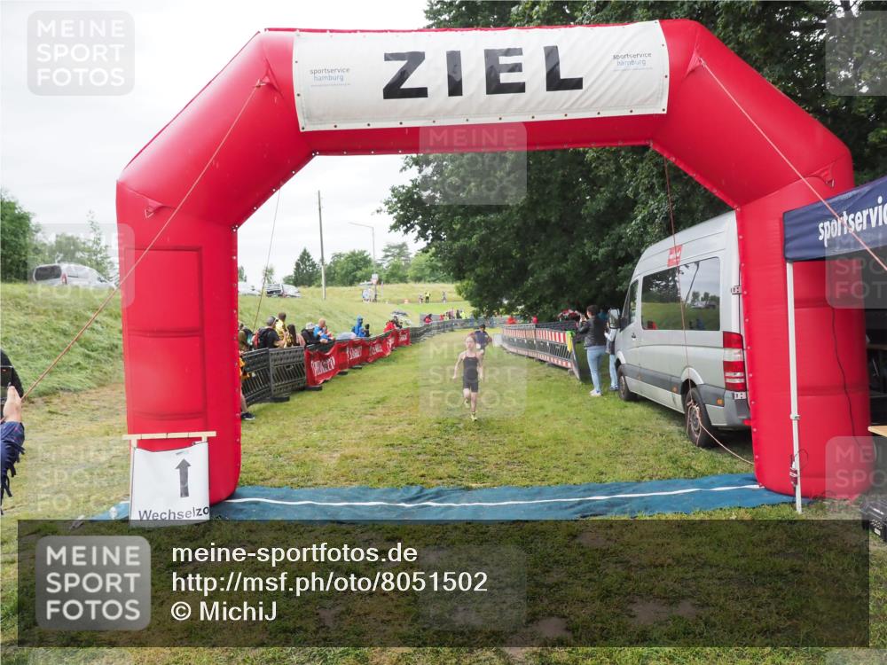 21.06.2025 - 27. Vierlanden-Triathlon MichiJ http://msf.ph/oto/8051502 15.06.2026 15:27:00 Ziel 1341, 1368 meine-sportfotos.de