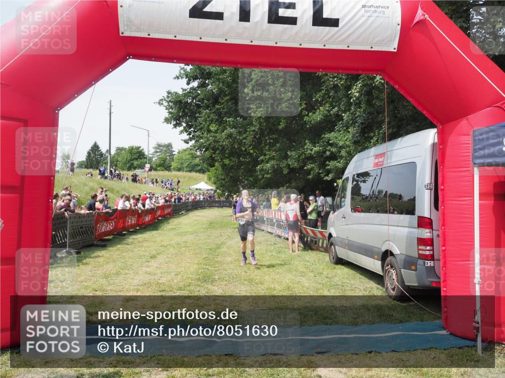 15.06.2025 - 27. Vierlanden-Triathlon KatJ http://msf.ph/oto/8051630 15.06.2025 11:39:27 Ziel 575 meine-sportfotos.de