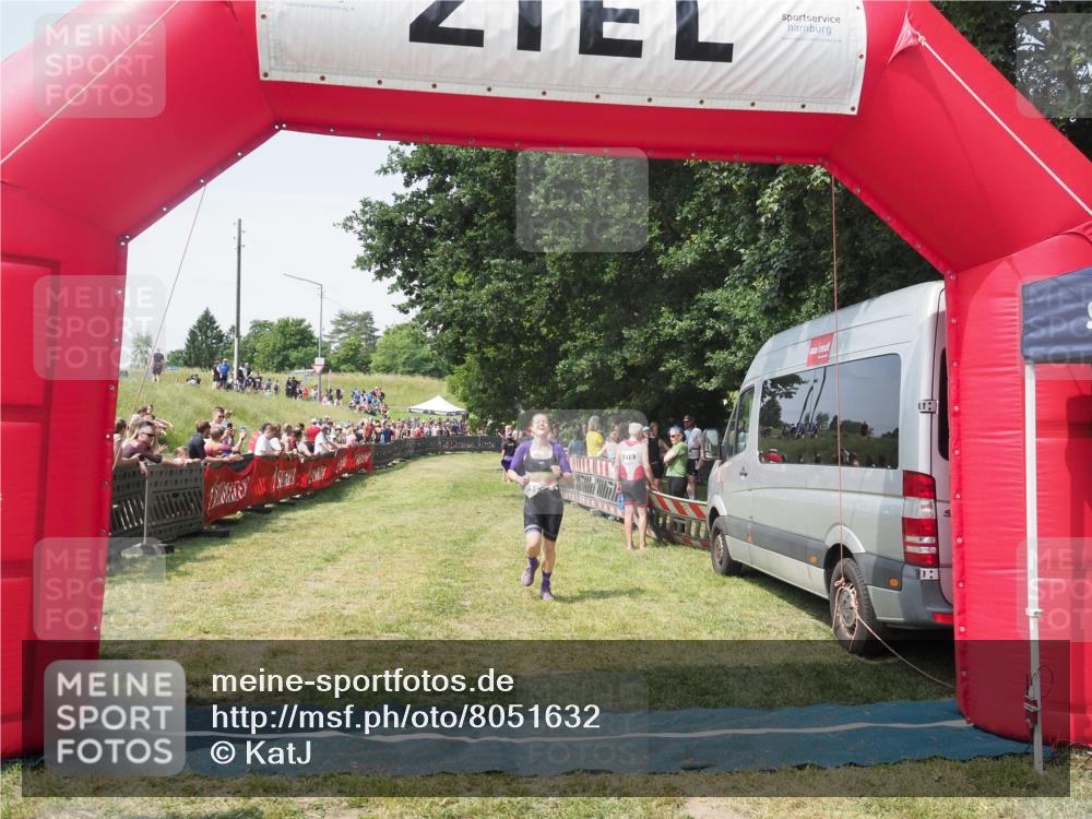 15.06.2025 - 27. Vierlanden-Triathlon KatJ http://msf.ph/oto/8051632 15.06.2025 11:39:27 Ziel 575 meine-sportfotos.de