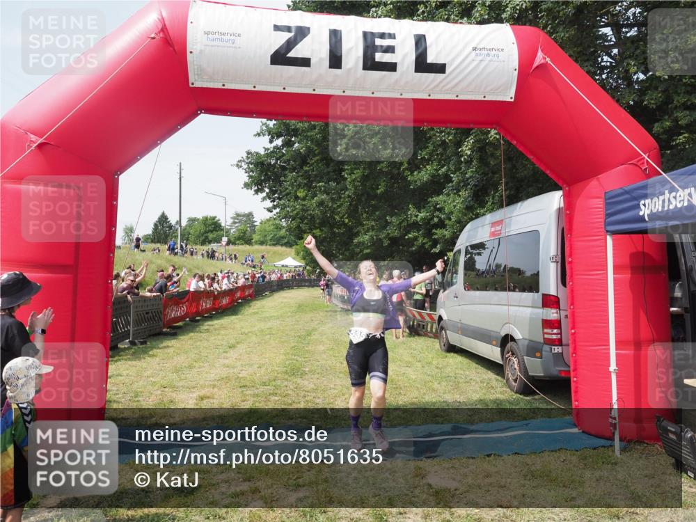 21.06.2025 - 27. Vierlanden-Triathlon KatJ http://msf.ph/oto/8051635 15.06.2025 11:39:28 Ziel 575 meine-sportfotos.de