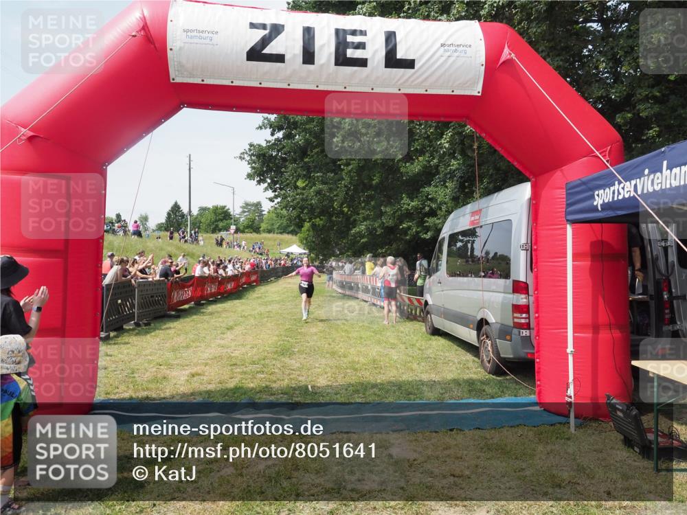 21.06.2025 - 27. Vierlanden-Triathlon KatJ http://msf.ph/oto/8051641 15.06.2025 11:39:35 Ziel 575 meine-sportfotos.de