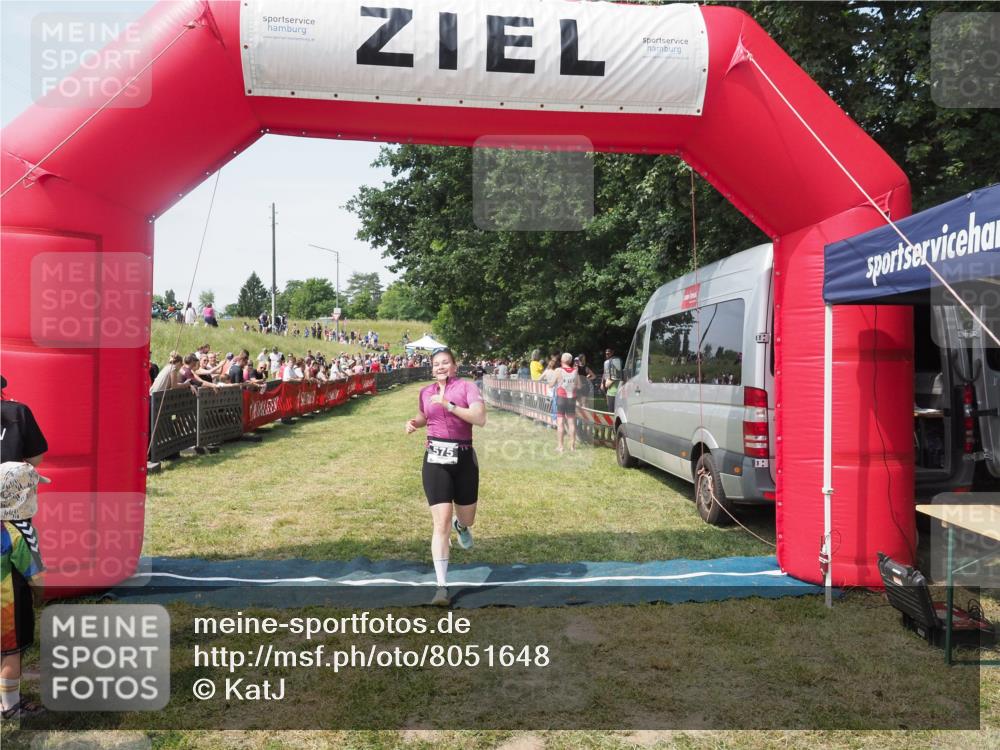15.06.2025 - 27. Vierlanden-Triathlon KatJ http://msf.ph/oto/8051648 15.06.2025 11:39:38 Ziel  meine-sportfotos.de