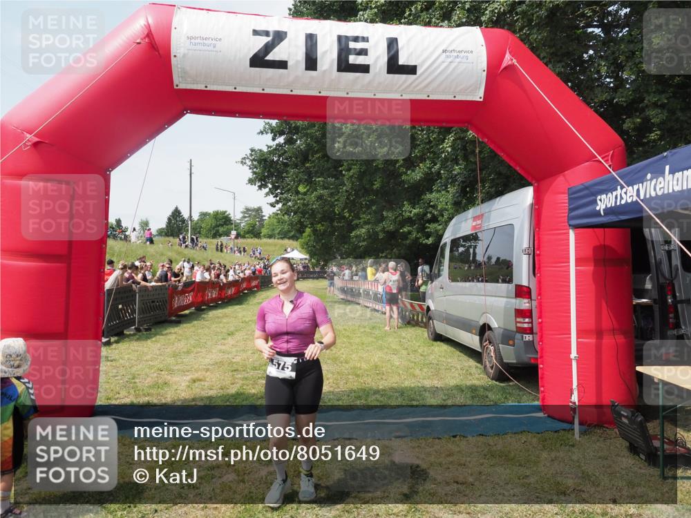 15.06.2025 - 27. Vierlanden-Triathlon KatJ http://msf.ph/oto/8051649 15.06.2025 11:39:38 Ziel  meine-sportfotos.de