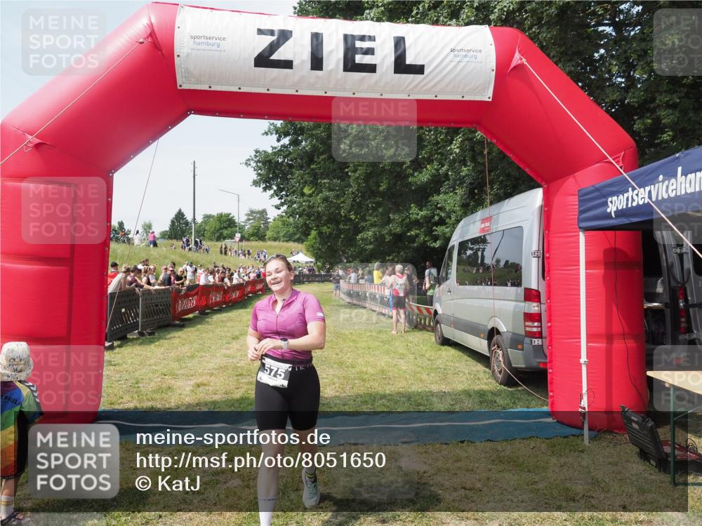 15.06.2025 - 27. Vierlanden-Triathlon KatJ http://msf.ph/oto/8051650 15.06.2025 11:39:38 Ziel  meine-sportfotos.de