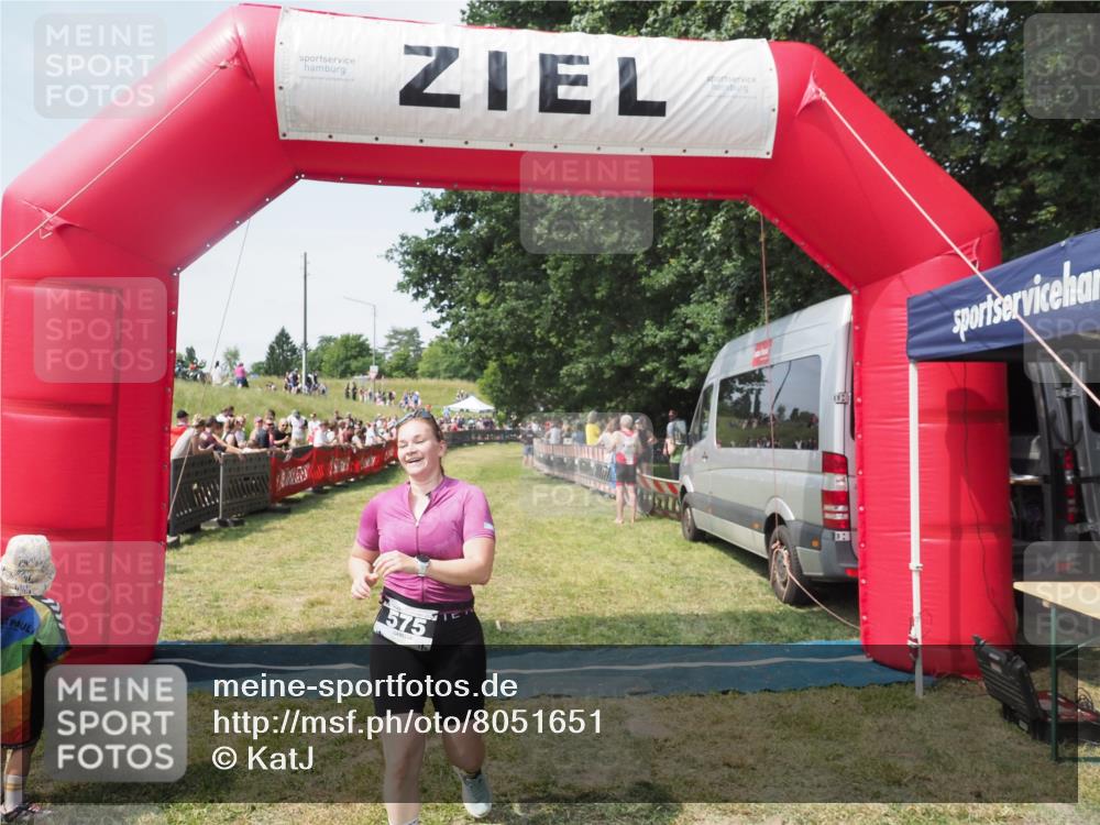 21.06.2025 - 27. Vierlanden-Triathlon KatJ http://msf.ph/oto/8051651 15.06.2025 11:39:38 Ziel  meine-sportfotos.de