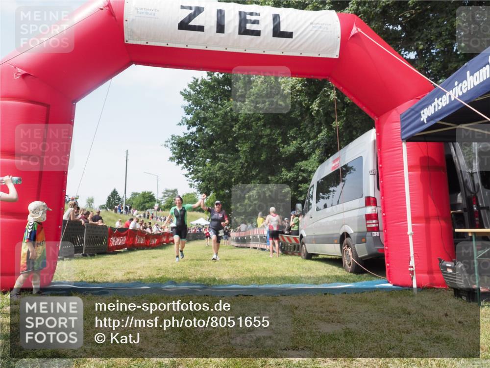 15.06.2025 - 27. Vierlanden-Triathlon KatJ http://msf.ph/oto/8051655 15.06.2025 11:40:15 Ziel 532, 557, 562 meine-sportfotos.de