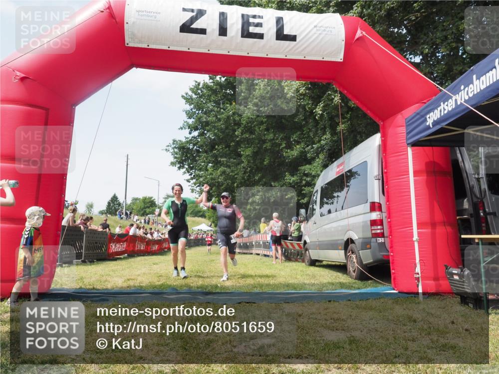 15.06.2025 - 27. Vierlanden-Triathlon KatJ http://msf.ph/oto/8051659 15.06.2025 11:40:16 Ziel 532, 562 meine-sportfotos.de