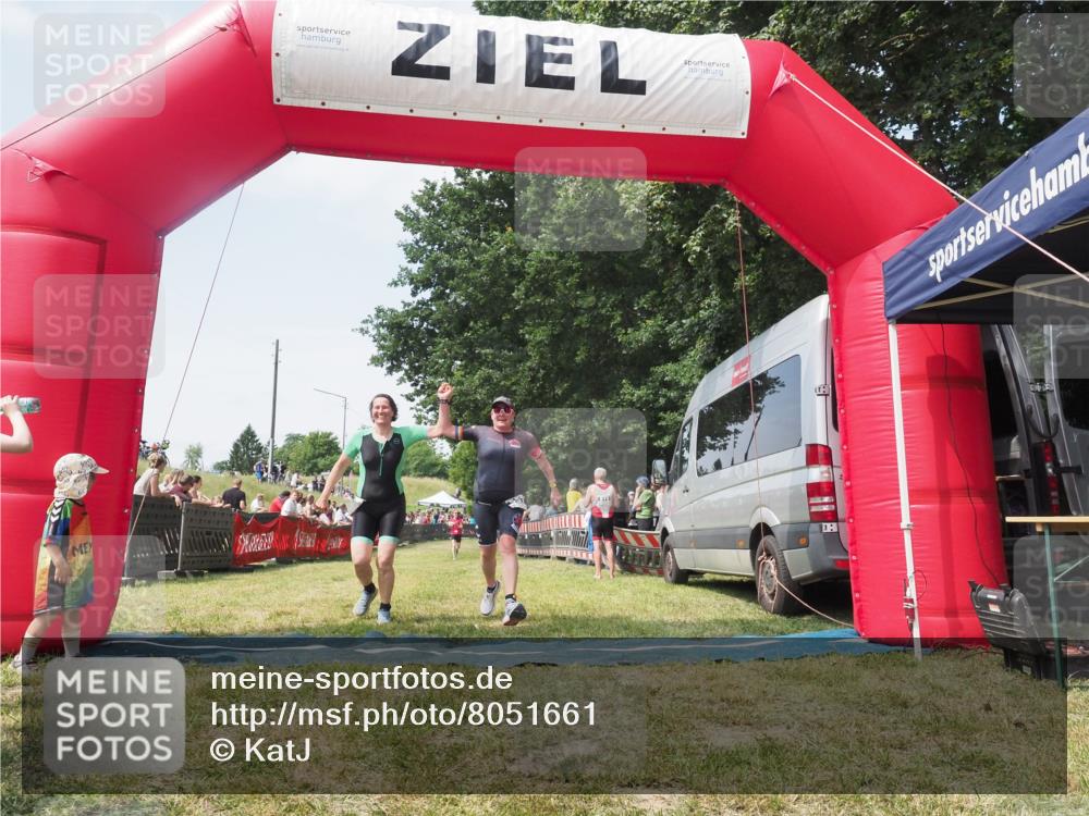 21.06.2025 - 27. Vierlanden-Triathlon KatJ http://msf.ph/oto/8051661 15.06.2025 11:40:16 Ziel 532, 562 meine-sportfotos.de
