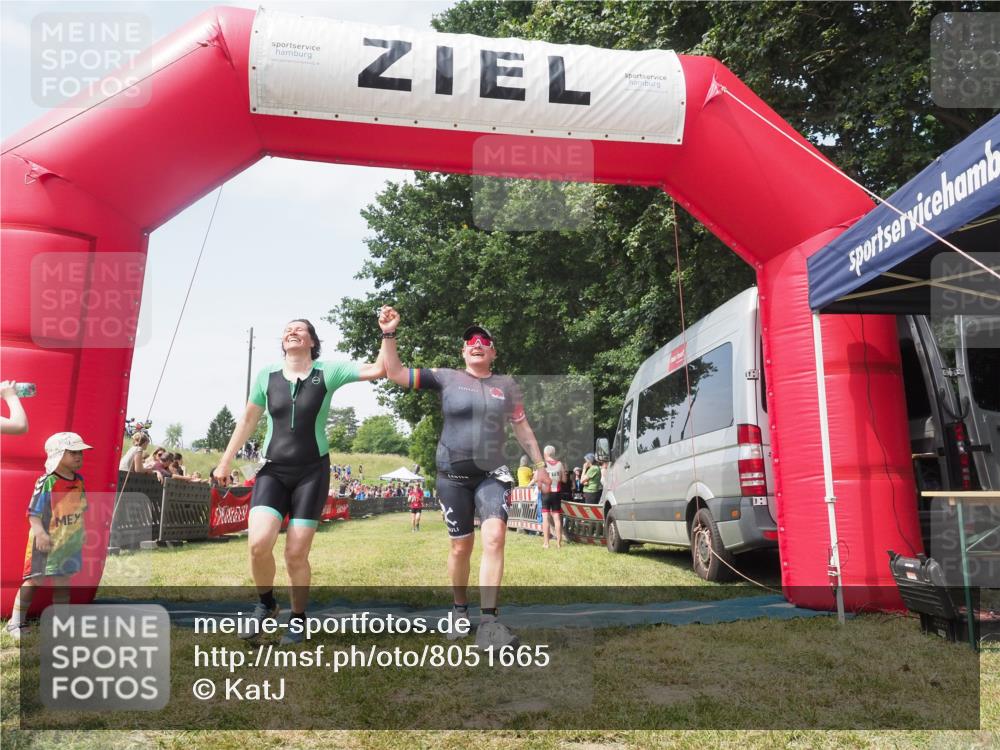 21.06.2025 - 27. Vierlanden-Triathlon KatJ http://msf.ph/oto/8051665 15.06.2025 11:40:17 Ziel 532, 562 meine-sportfotos.de