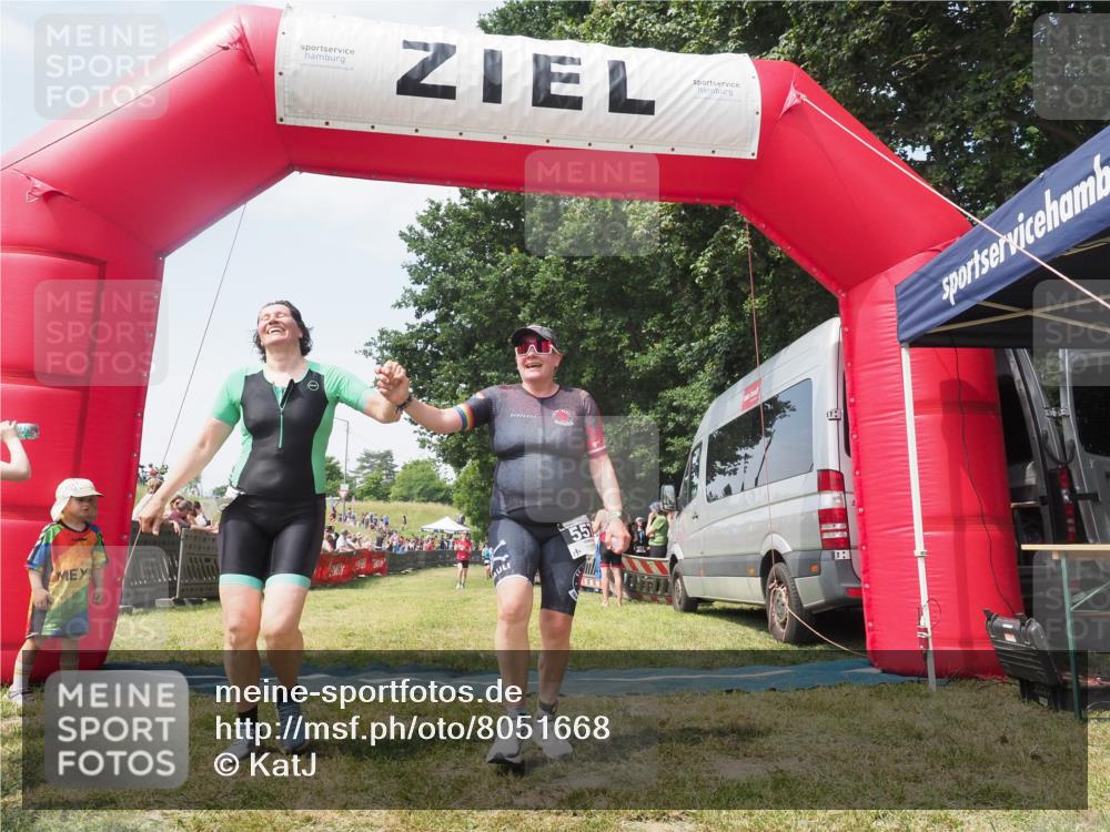 21.06.2025 - 27. Vierlanden-Triathlon KatJ http://msf.ph/oto/8051668 15.06.2025 11:40:18 Ziel 532, 562 meine-sportfotos.de