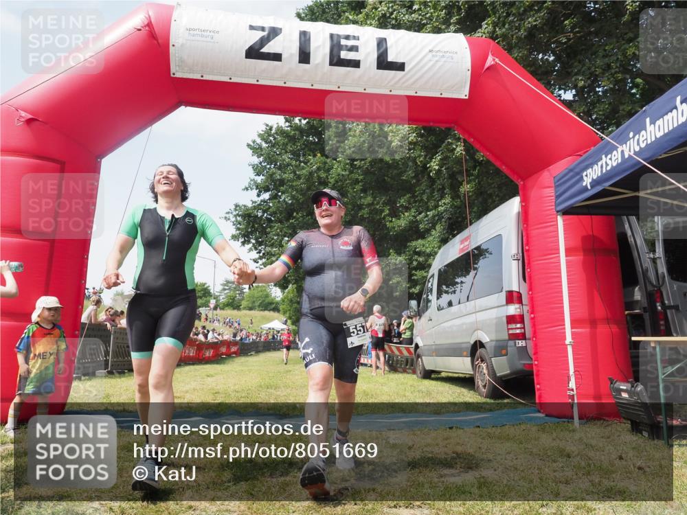 15.06.2025 - 27. Vierlanden-Triathlon KatJ http://msf.ph/oto/8051669 15.06.2025 11:40:18 Ziel 532, 562 meine-sportfotos.de