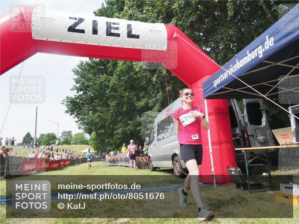 15.06.2025 - 27. Vierlanden-Triathlon KatJ http://msf.ph/oto/8051676 15.06.2025 11:40:24 Ziel 562 meine-sportfotos.de