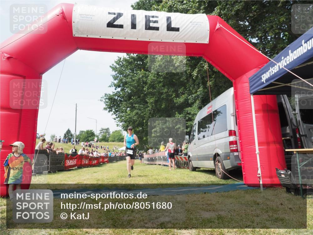 21.06.2025 - 27. Vierlanden-Triathlon KatJ http://msf.ph/oto/8051680 15.06.2025 11:40:28 Ziel  meine-sportfotos.de