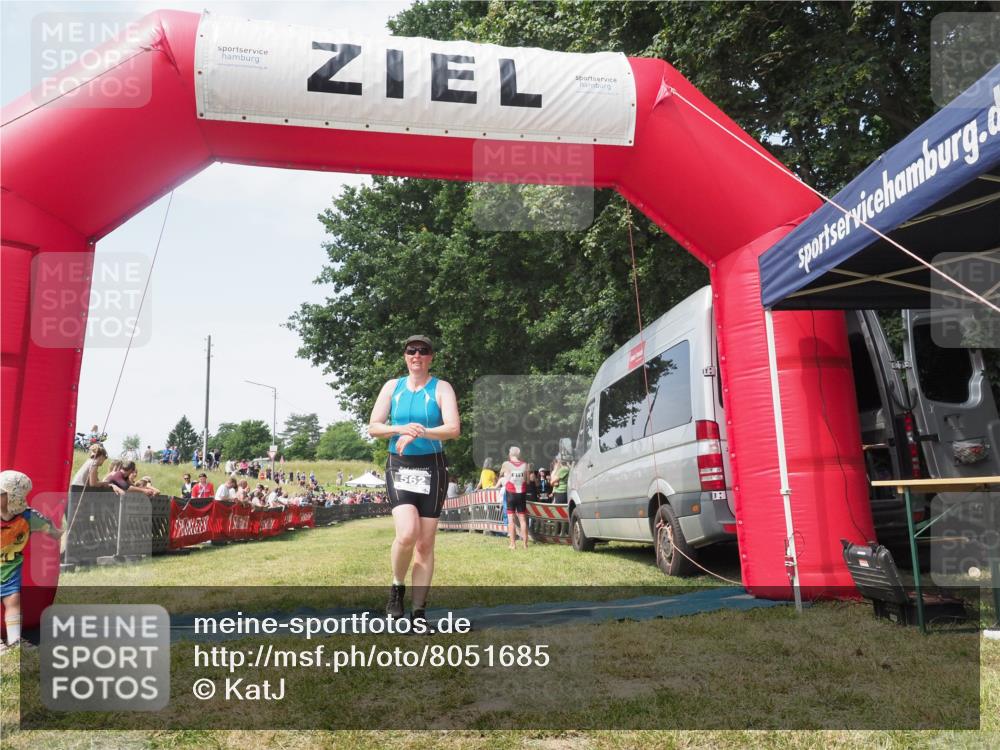 15.06.2025 - 27. Vierlanden-Triathlon KatJ http://msf.ph/oto/8051685 15.06.2025 11:40:29 Ziel  meine-sportfotos.de