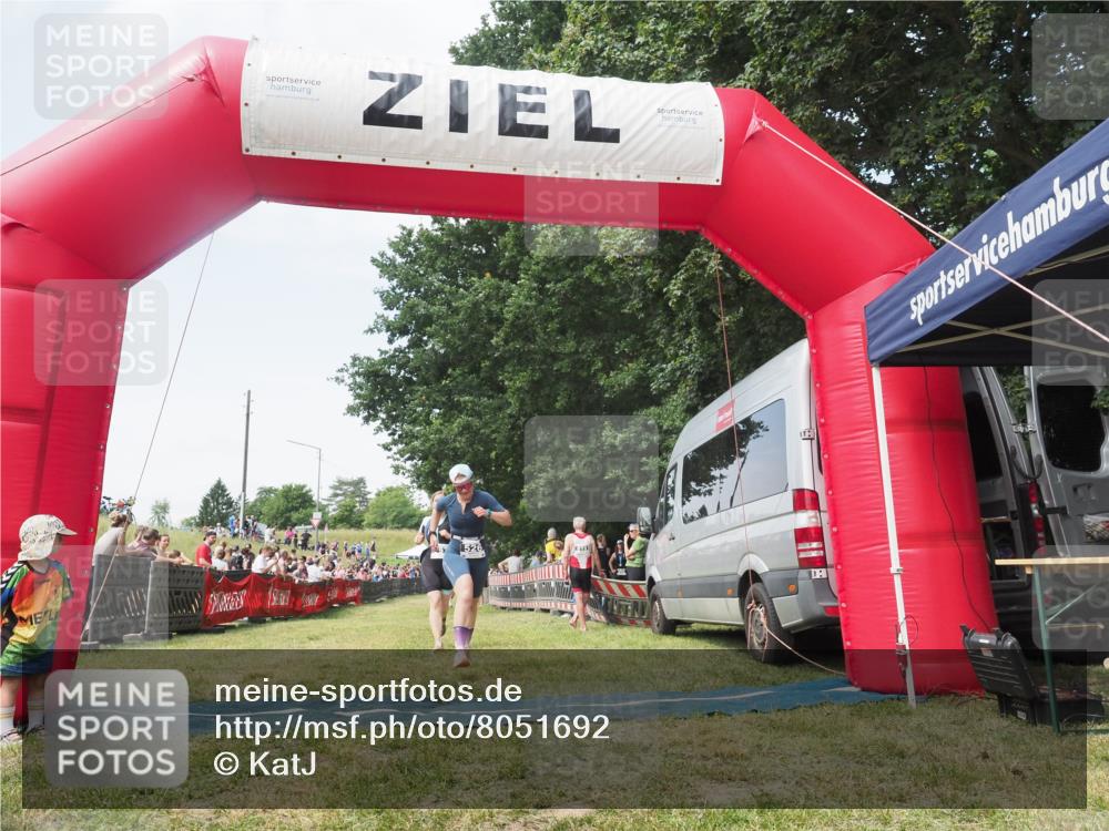 21.06.2025 - 27. Vierlanden-Triathlon KatJ http://msf.ph/oto/8051692 15.06.2025 11:40:51 Ziel 604 meine-sportfotos.de