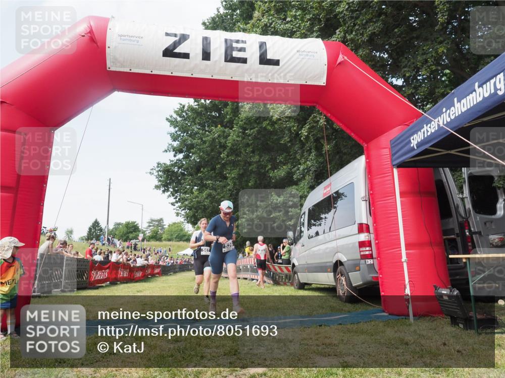21.06.2025 - 27. Vierlanden-Triathlon KatJ http://msf.ph/oto/8051693 15.06.2025 11:40:51 Ziel 604 meine-sportfotos.de