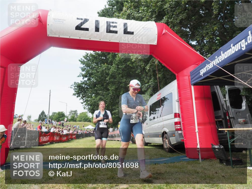 15.06.2025 - 27. Vierlanden-Triathlon KatJ http://msf.ph/oto/8051698 15.06.2025 11:40:52 Ziel 604 meine-sportfotos.de