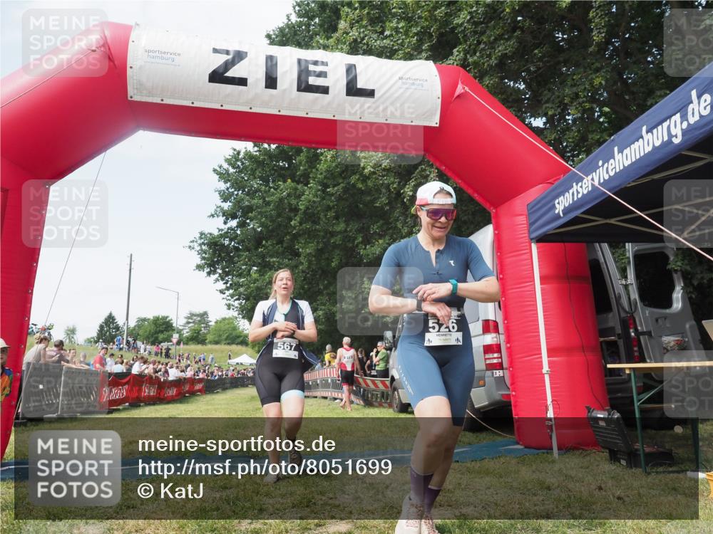 21.06.2025 - 27. Vierlanden-Triathlon KatJ http://msf.ph/oto/8051699 15.06.2025 11:40:52 Ziel 604 meine-sportfotos.de